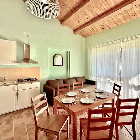 Holiday home The Mimosa With Pool And Ac In
