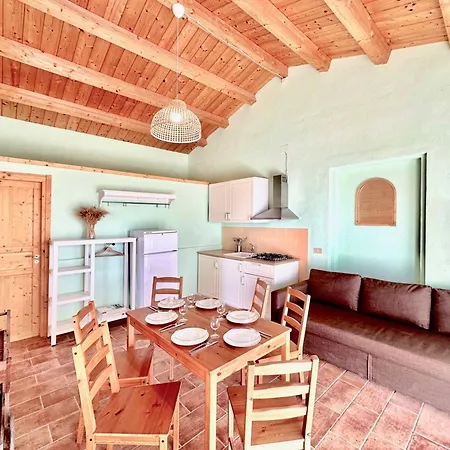 Holiday home The Mimosa With Pool And Ac In