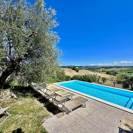 The Mimosa With Pool And Ac In Senigallia